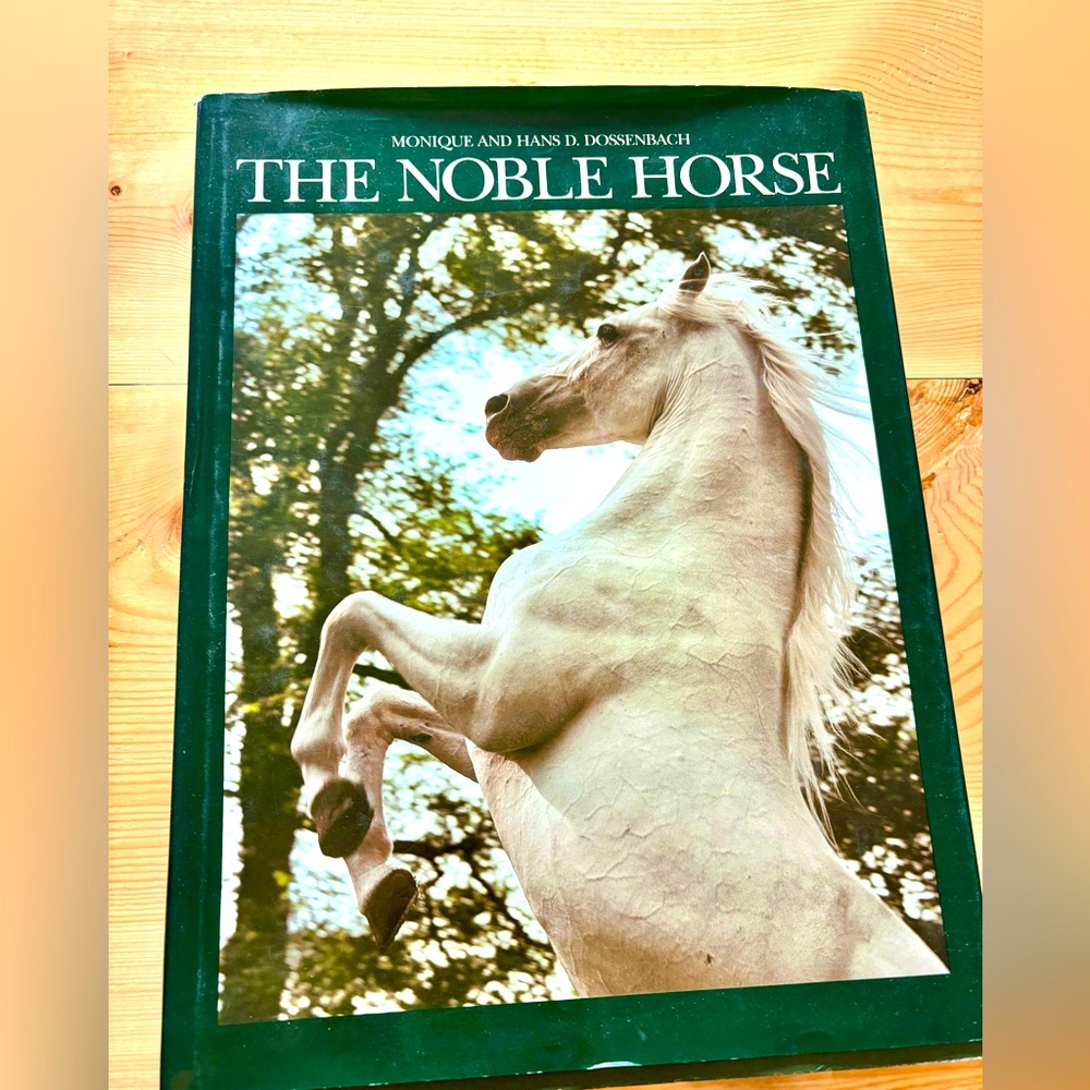 The noble horse oversized book is in great condition